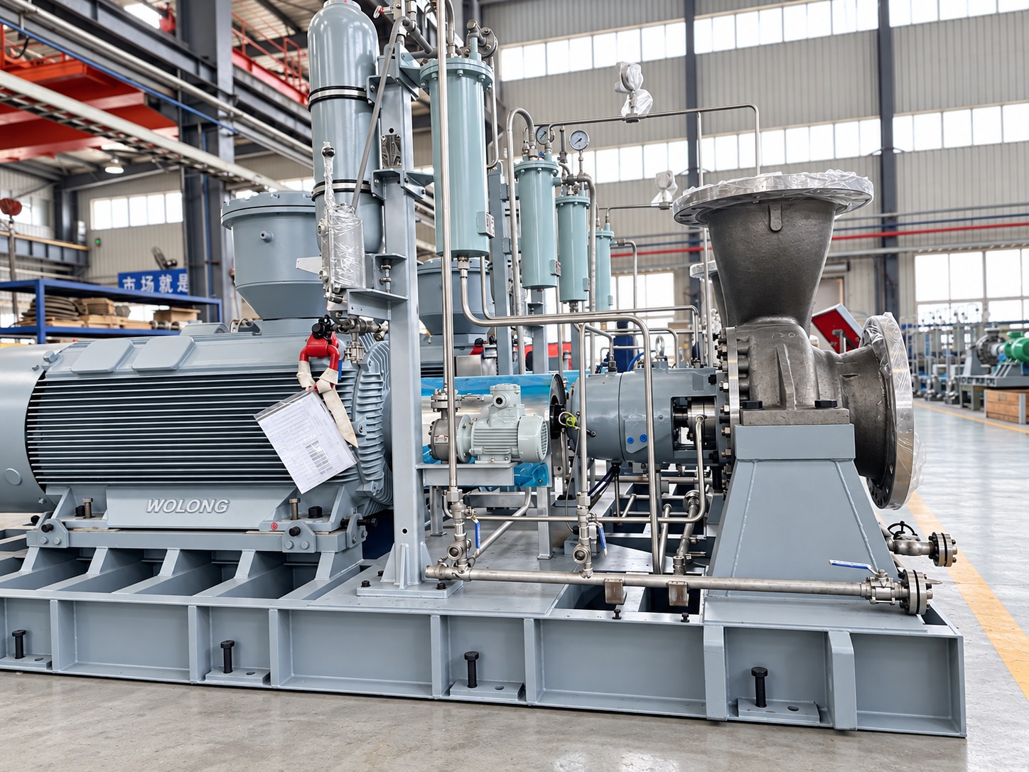Side view of a motor-driven pump with auxiliary vessels and pipework.